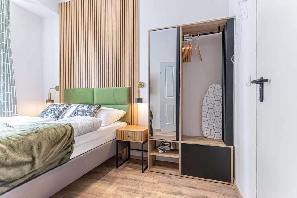 Bed, Bedroom, towels, wardrobe