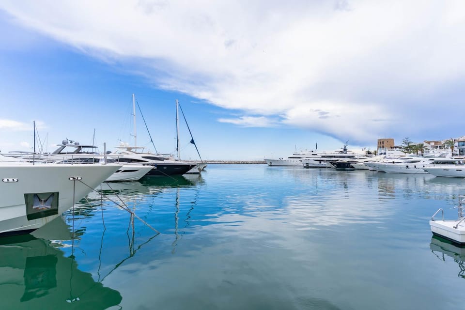 Luxury apartment in the Harbour Nueva Andalucia Apartment in Marbella