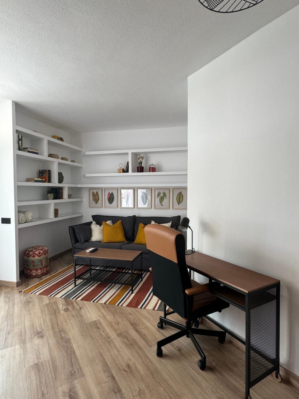 Library, Living room, Seating area