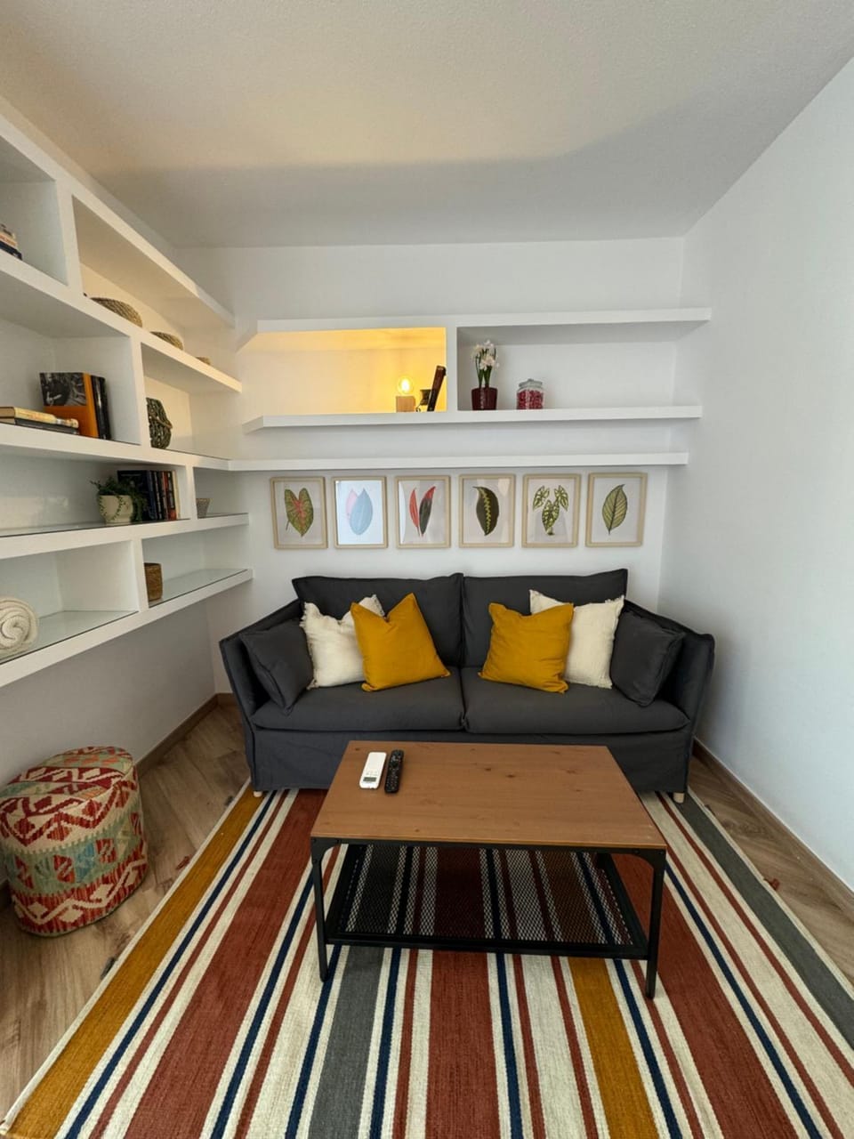 Library, Living room, Seating area