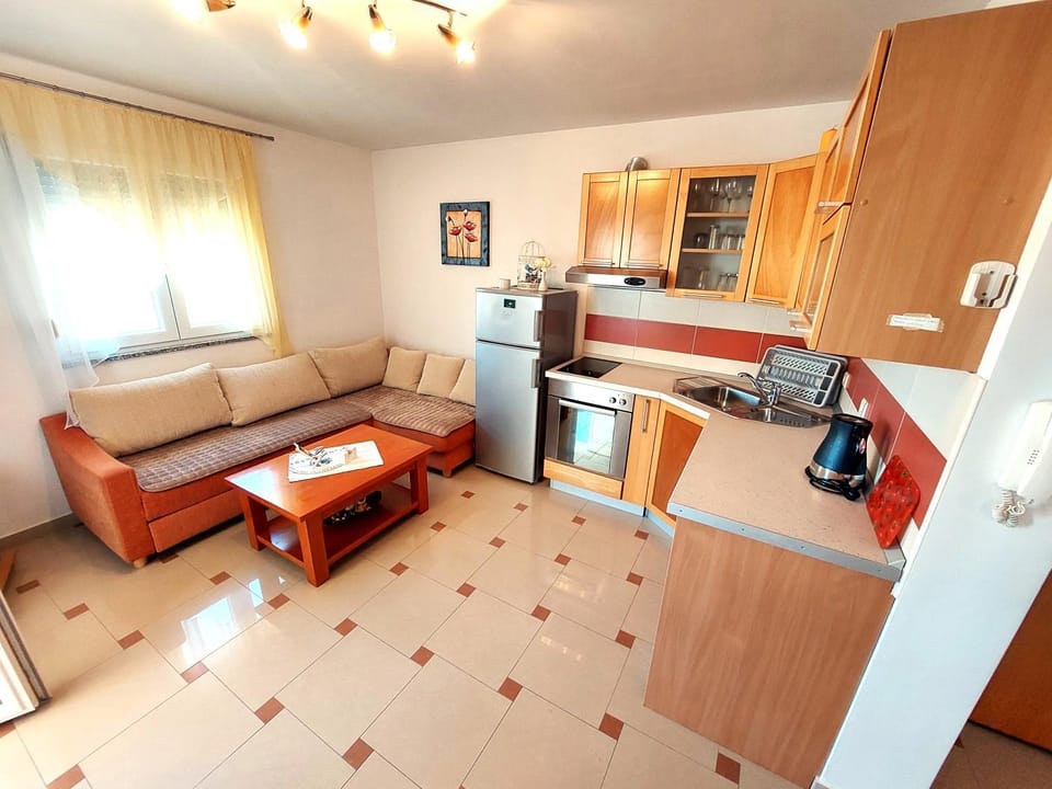 Coffee/tea facilities, Kitchen or kitchenette, Living room, Seating area, Dining area, oven