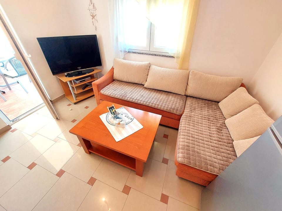 Communal lounge/ TV room, TV and multimedia, Living room, Seating area
