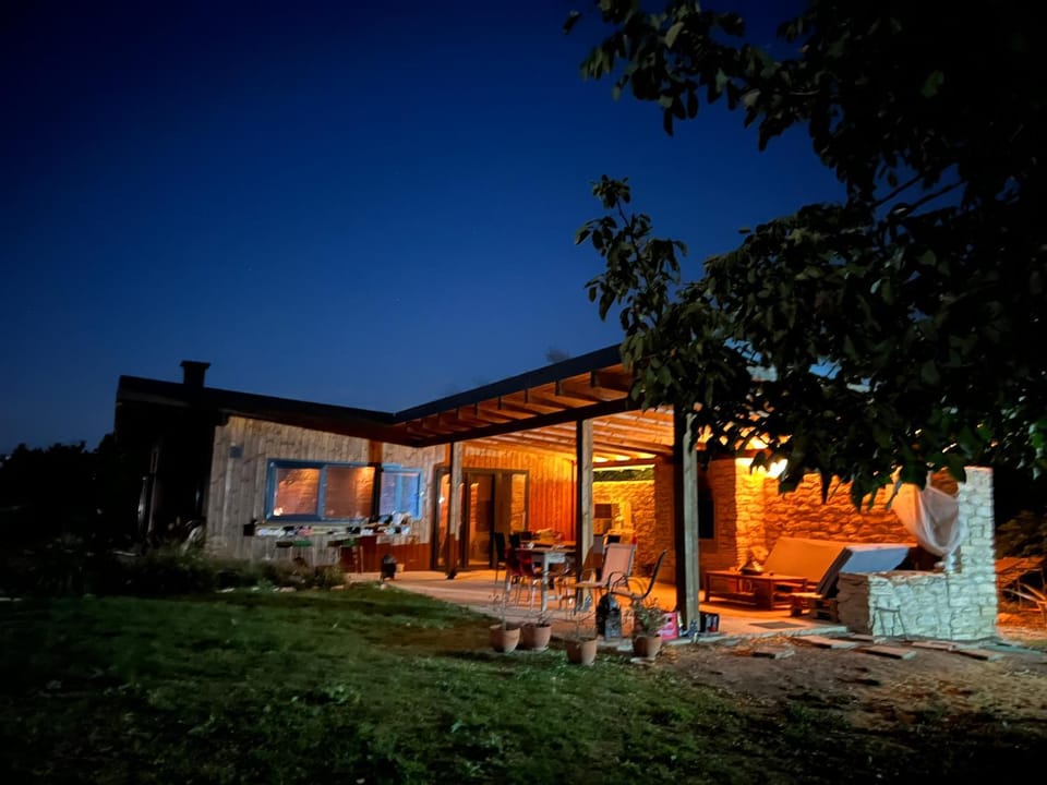 Property building, Night, Balcony/Terrace