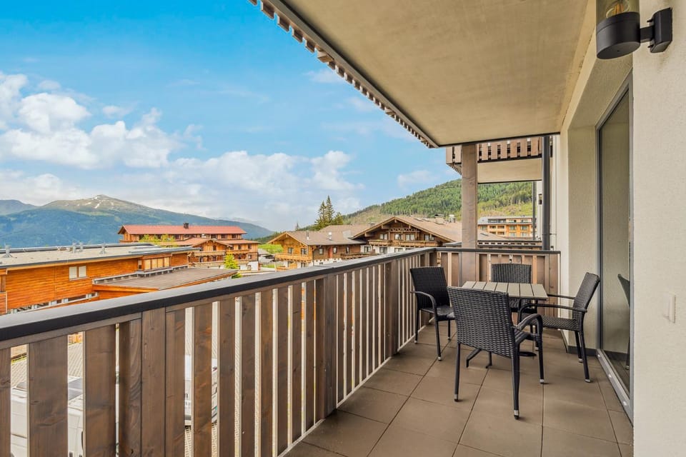 Balcony/Terrace, Mountain view