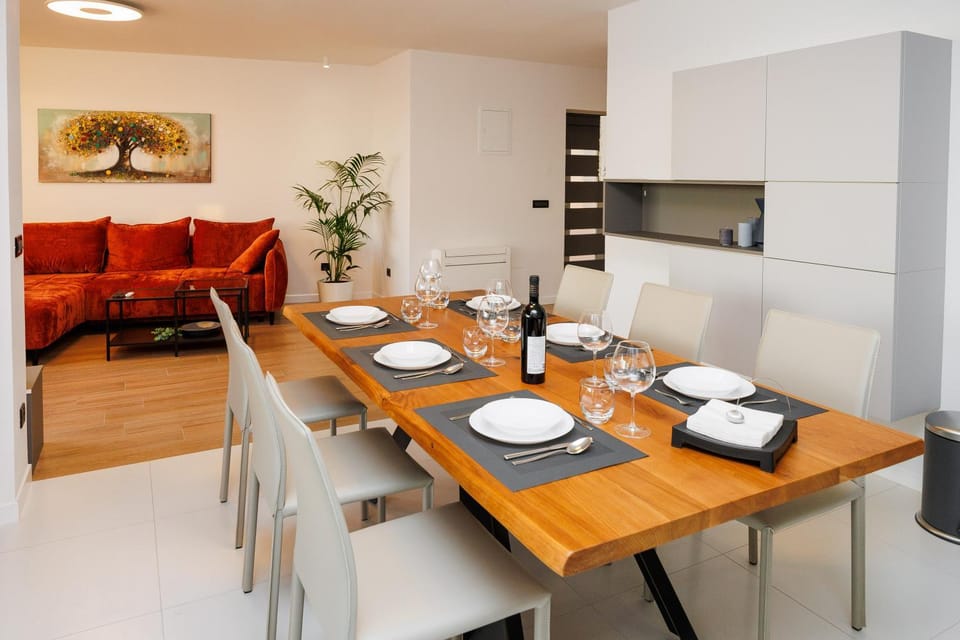 Living room, Dining area