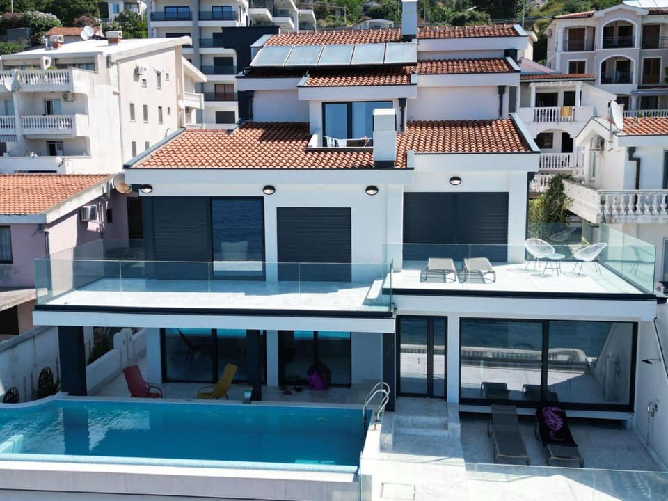 Property building, Swimming pool