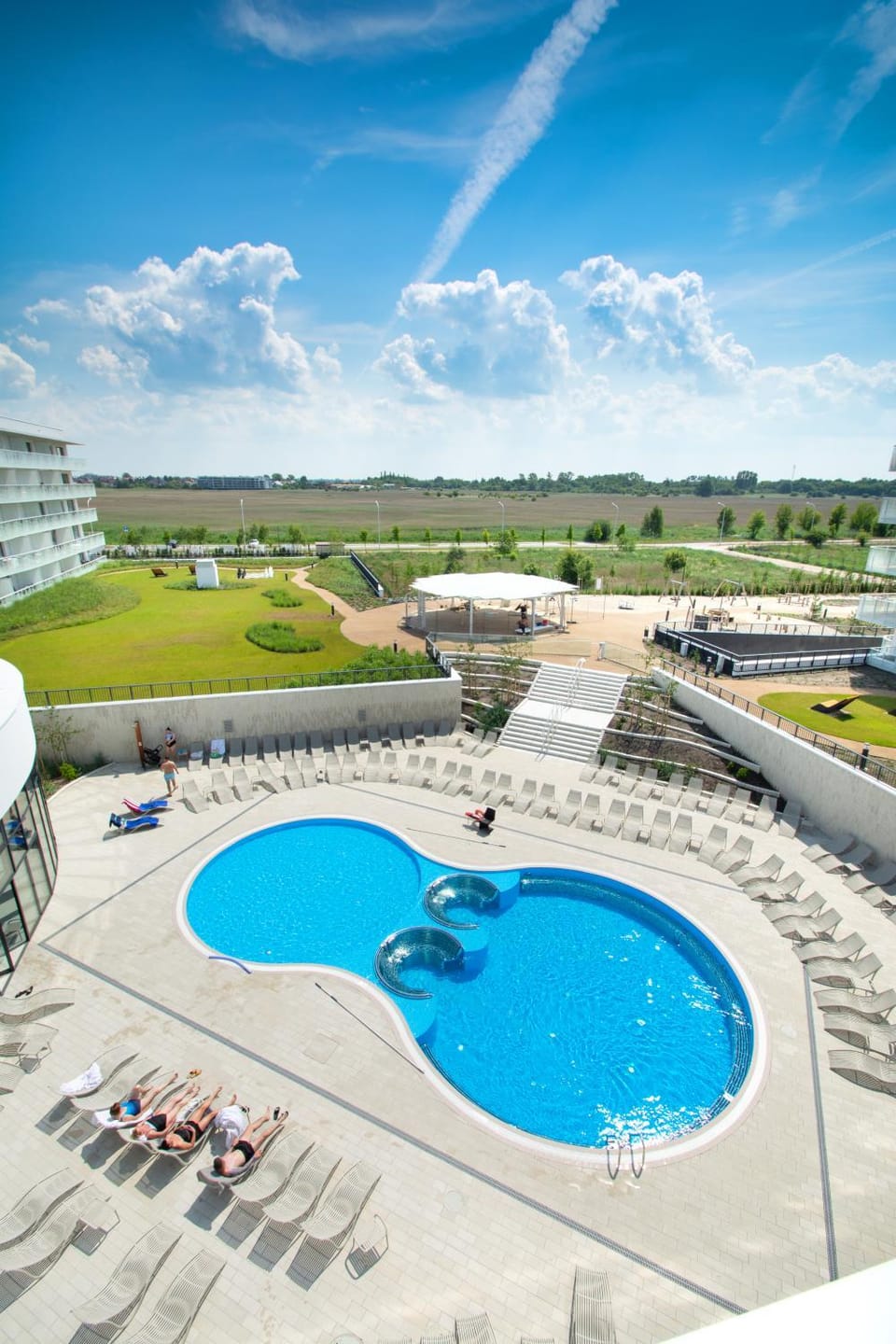 Day, Natural landscape, Pool view, Swimming pool, sunbed