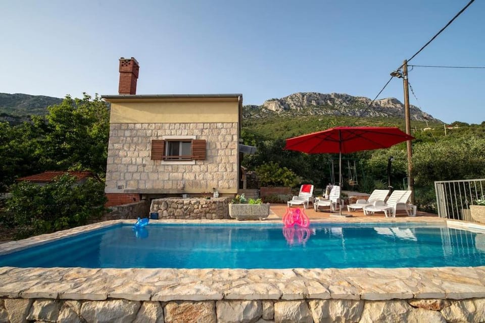 Property building, Pool view