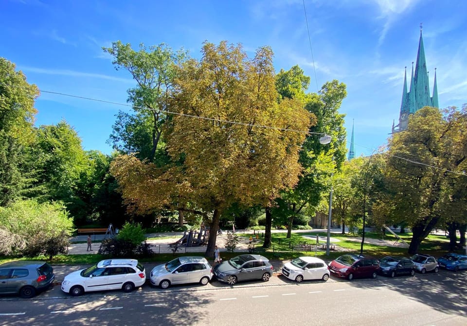 Day, Natural landscape, Location, Parking