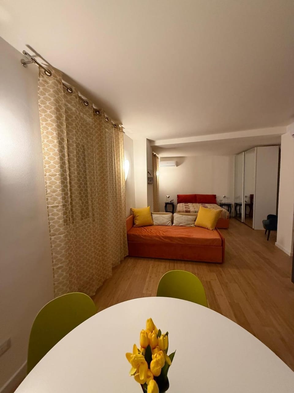 Photo of the whole room
