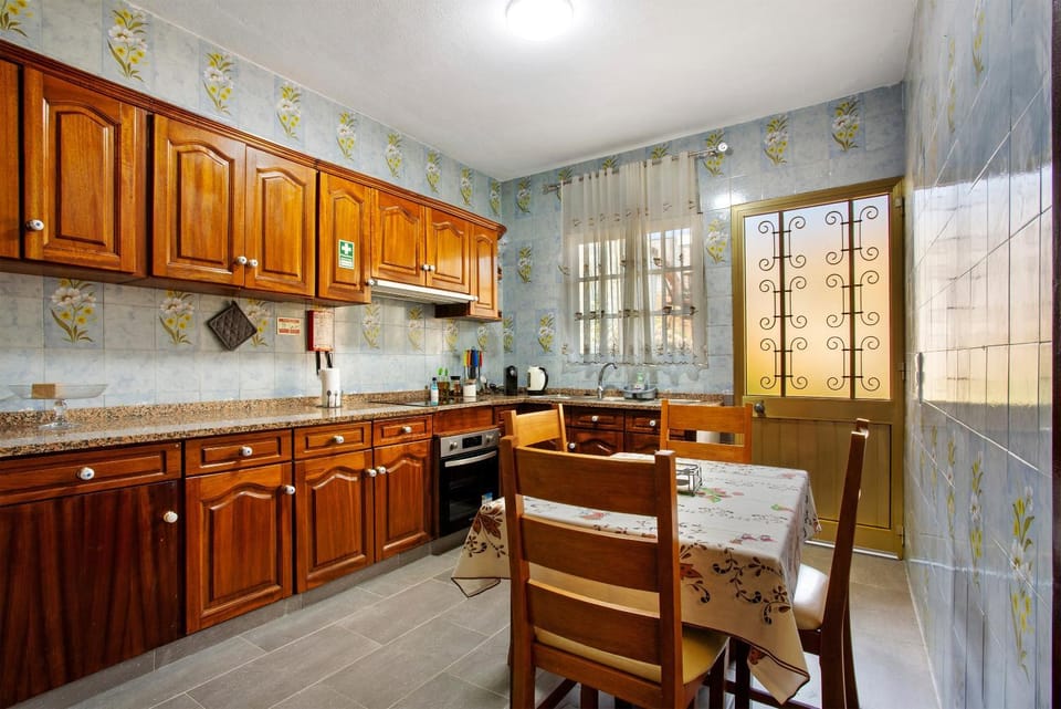 Property building, Kitchen or kitchenette, Living room
