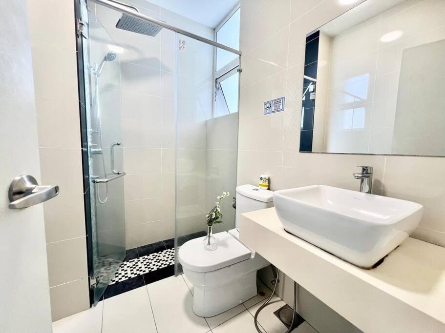 SB 1-10Pax Sky Pod Puchong 2Room IOI Mall LRT WiFi Apartment in Subang Jaya