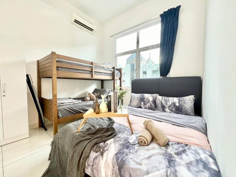 SB 1-10Pax Sky Pod Puchong 2Room IOI Mall LRT WiFi Apartment in Subang Jaya