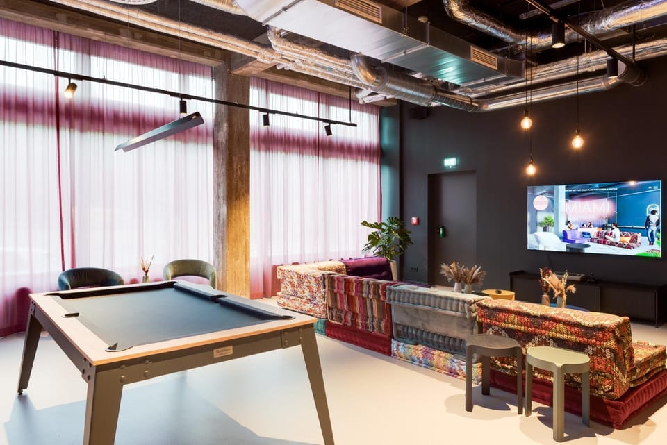 Communal lounge/ TV room