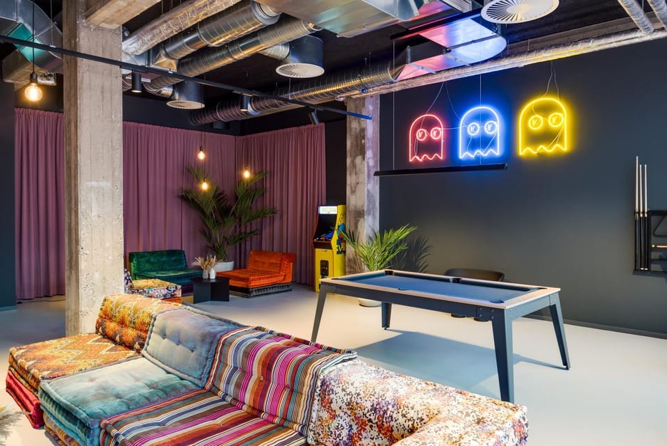Communal lounge/ TV room