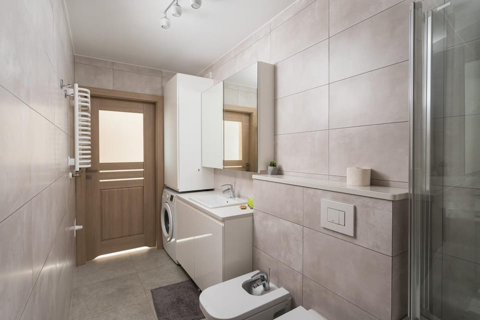 Toilet, Bathroom, towels