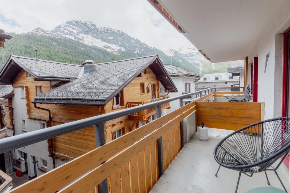 View (from property/room), Balcony/Terrace, Mountain view