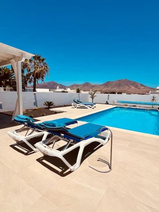 Natural landscape, Mountain view, Pool view, Swimming pool, sunbed