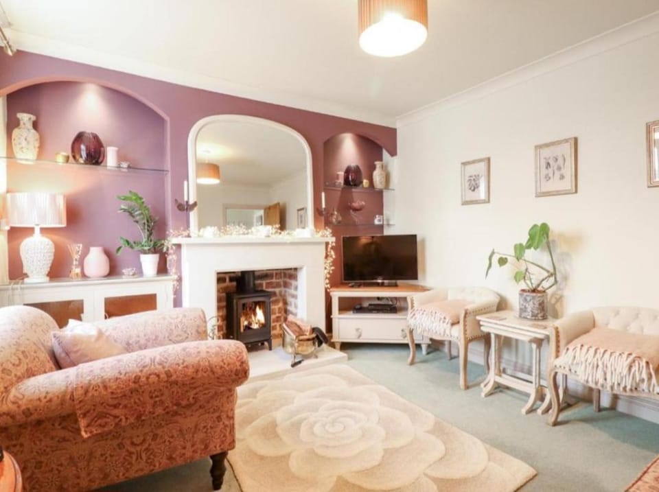 Lavender Cottage, a pretty period cottage in Louth House in Louth
