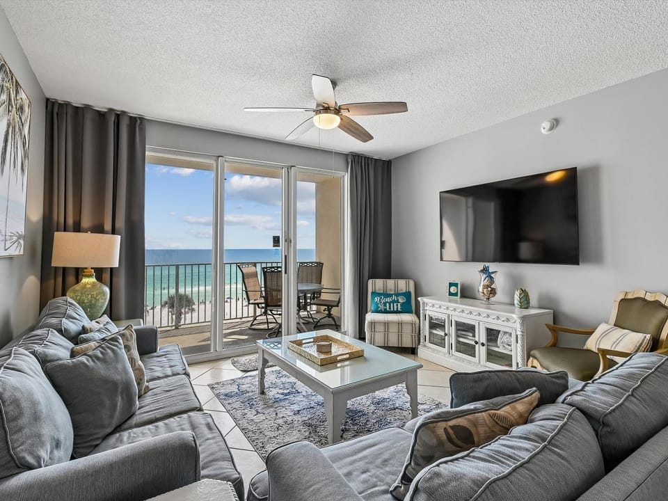 TV and multimedia, Balcony/Terrace, Living room, Seating area, Sea view, furniture
