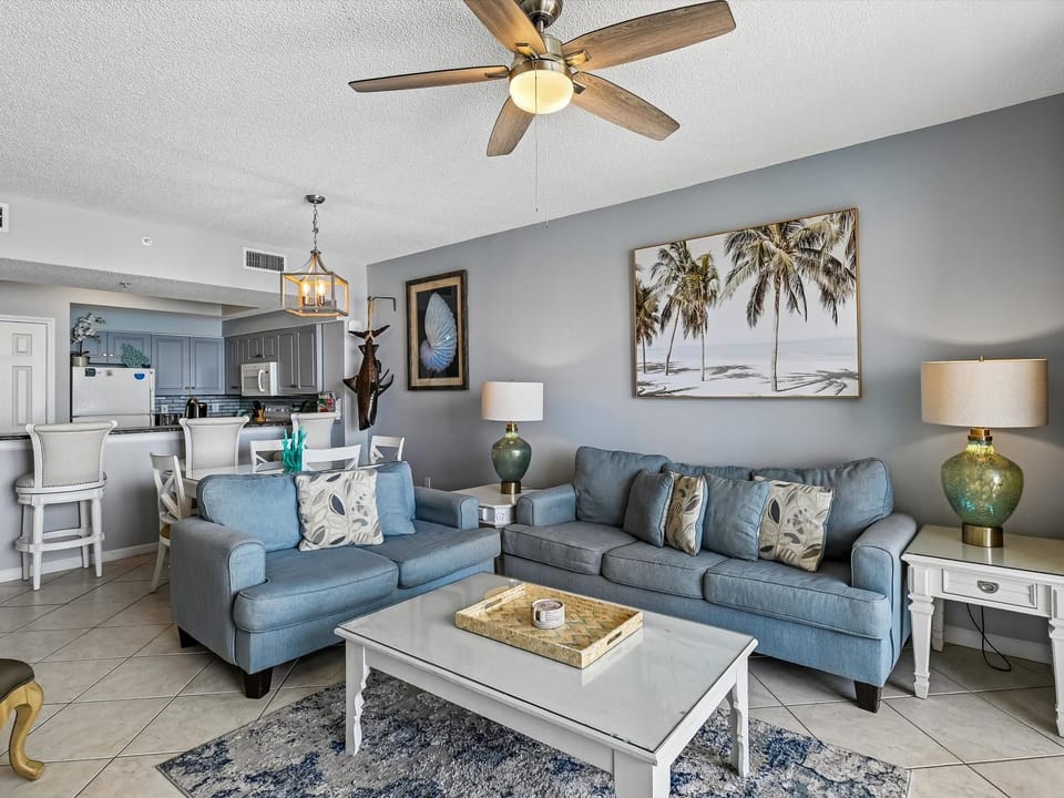 Kitchen or kitchenette, Living room, Seating area, Dining area, furniture