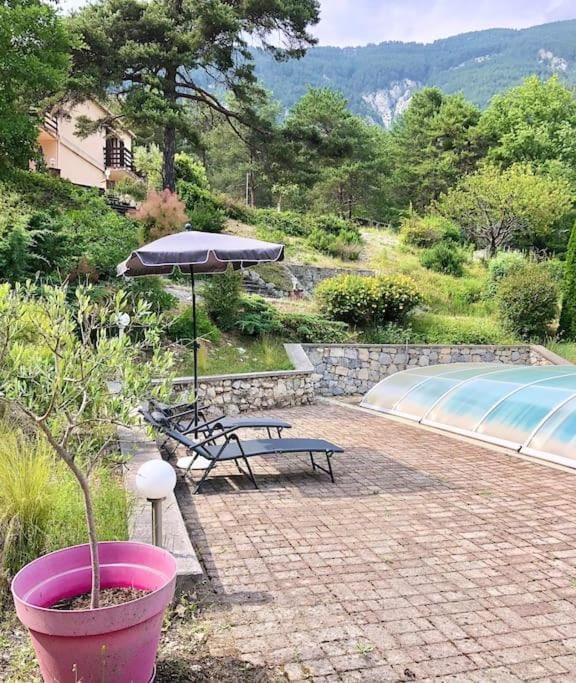 Natural landscape, Mountain view, Pool view, Swimming pool, sunbed