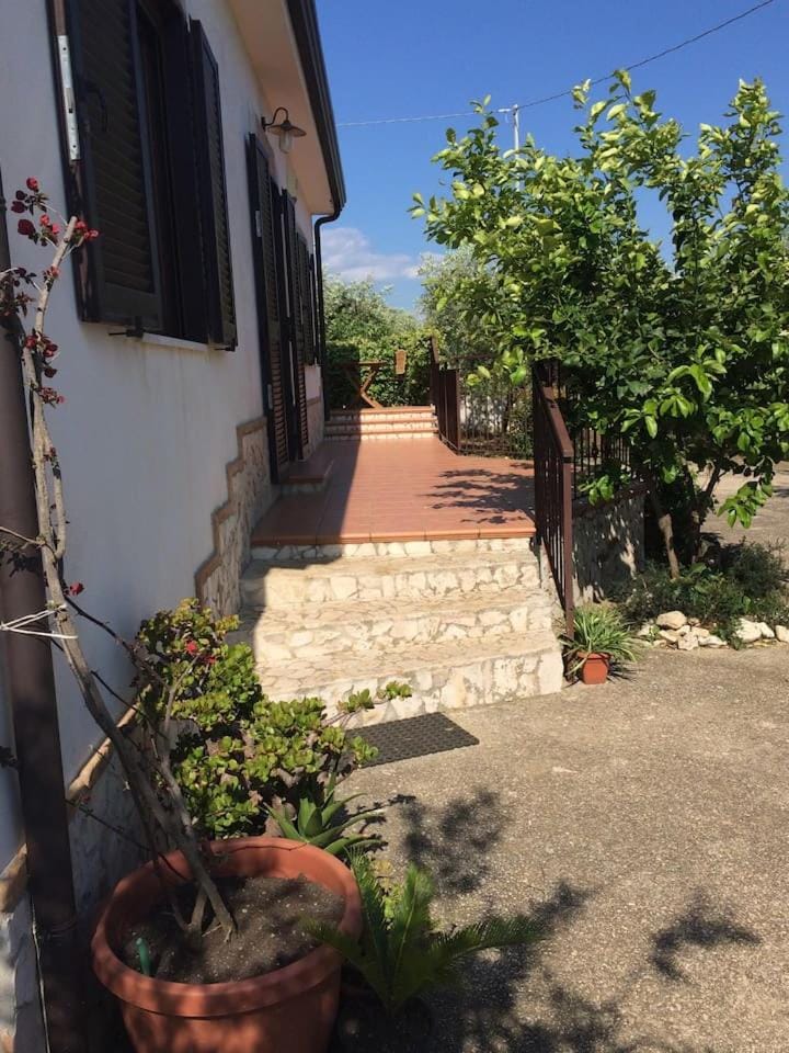 Casa con giardino recintato e Barebeque Area vicino Paestum e Amalfi House in Campania