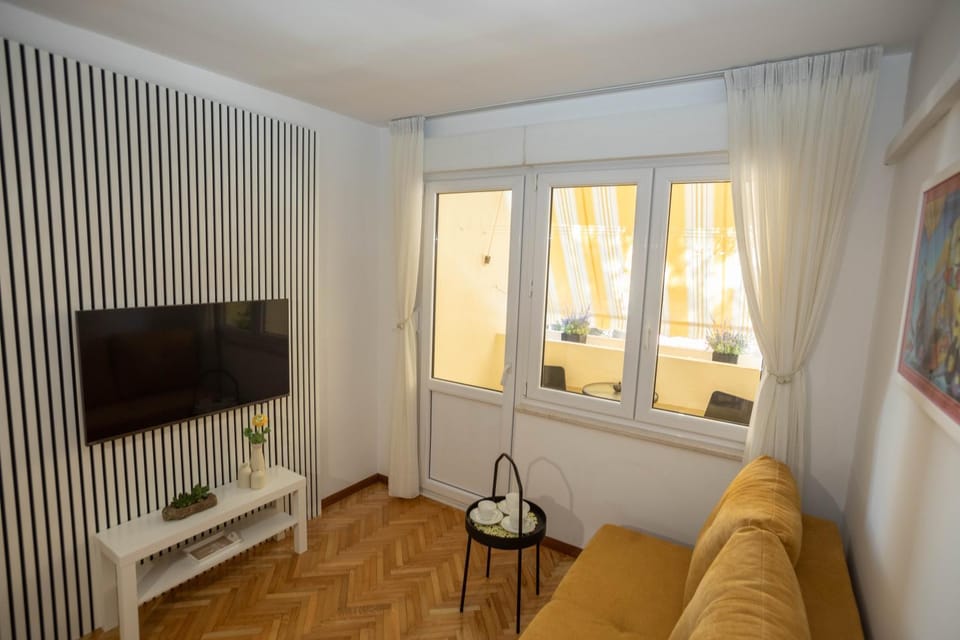 TV and multimedia, Living room, Seating area