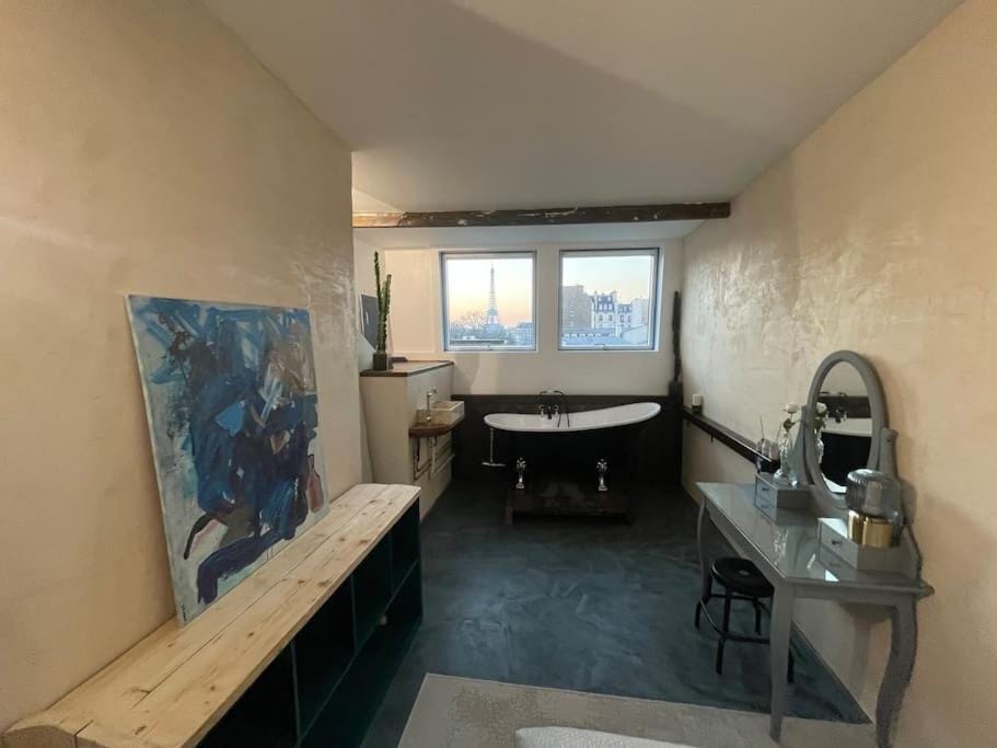 View Eiffel Tower Apartment in Paris