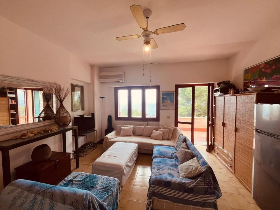 TV and multimedia, Living room, Seating area, air conditioner