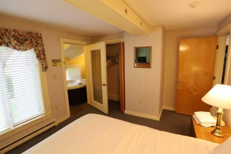 Inns of Waterville Valley 101 Two Bedroom Unit at Inns of Waterville Valley House in Waterville Valley