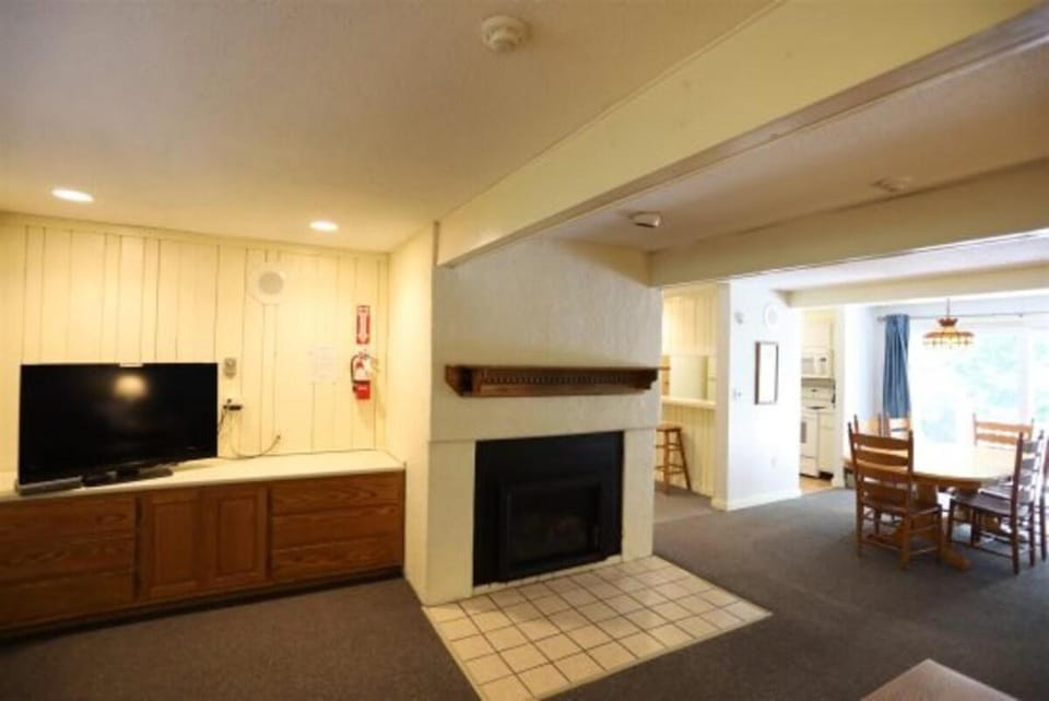 Inns of Waterville Valley 101 Two Bedroom Unit at Inns of Waterville Valley House in Waterville Valley