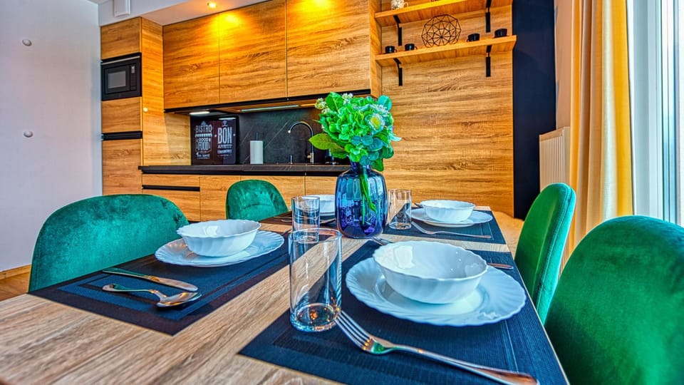 Coffee/tea facilities, Kitchen or kitchenette, Dining area