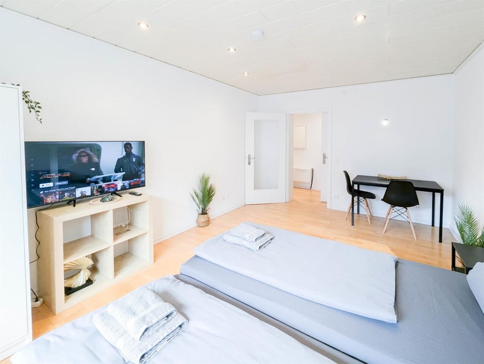 Communal lounge/ TV room, Bed, TV and multimedia, Photo of the whole room, Evening entertainment, Bedroom, towels