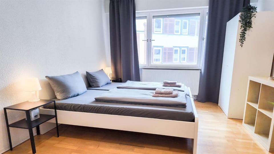 Bed, Living room, Photo of the whole room, Seating area, Bedroom