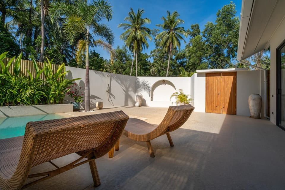 Day, Pool view, Swimming pool, sunbed