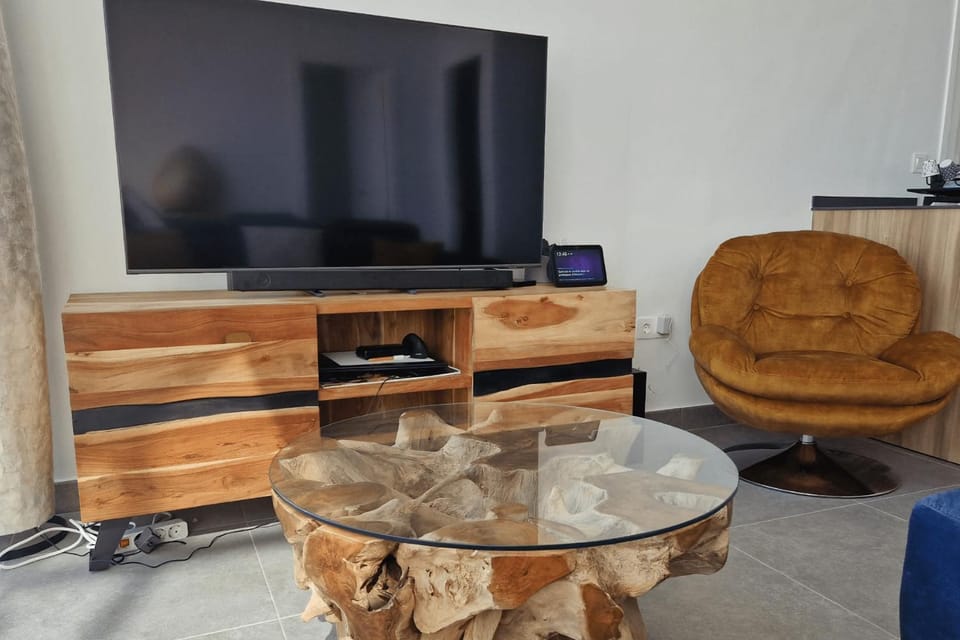Communal lounge/ TV room, TV and multimedia, Living room
