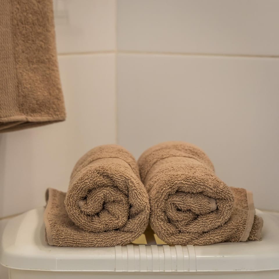 Shower, Toilet, towels, towels