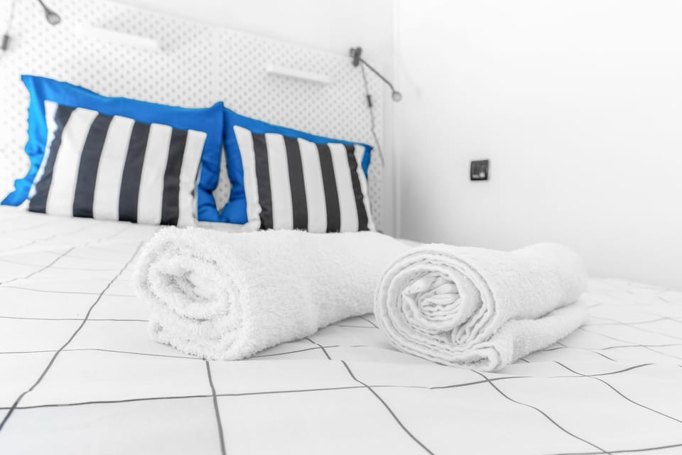 Bed, Photo of the whole room, Bedroom, towels