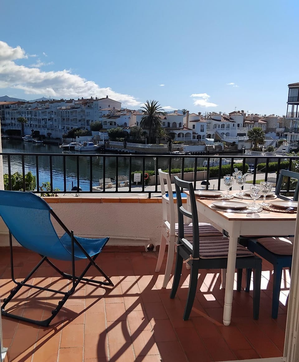 Magnifique vue piscine et canaux - WIFI FIBRE haut débit Apartment in Alt Empordà