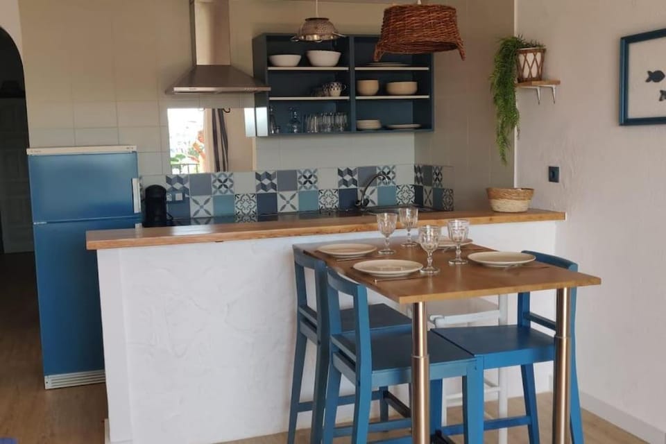 Kitchen or kitchenette, Seating area