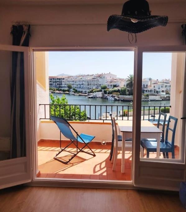 Patio, View (from property/room), Balcony/Terrace, Dining area, Lake view, Mountain view