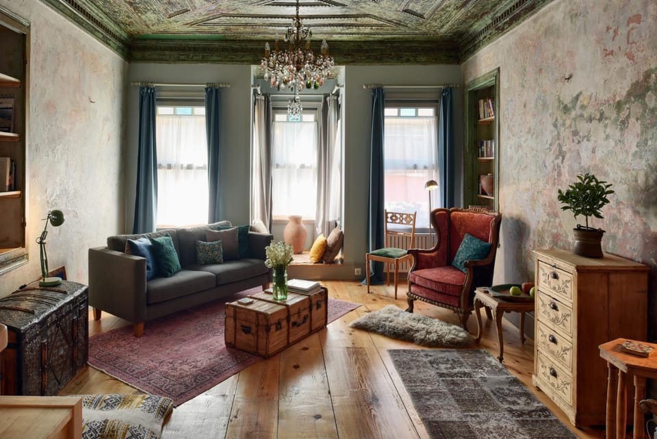 Living room, Seating area