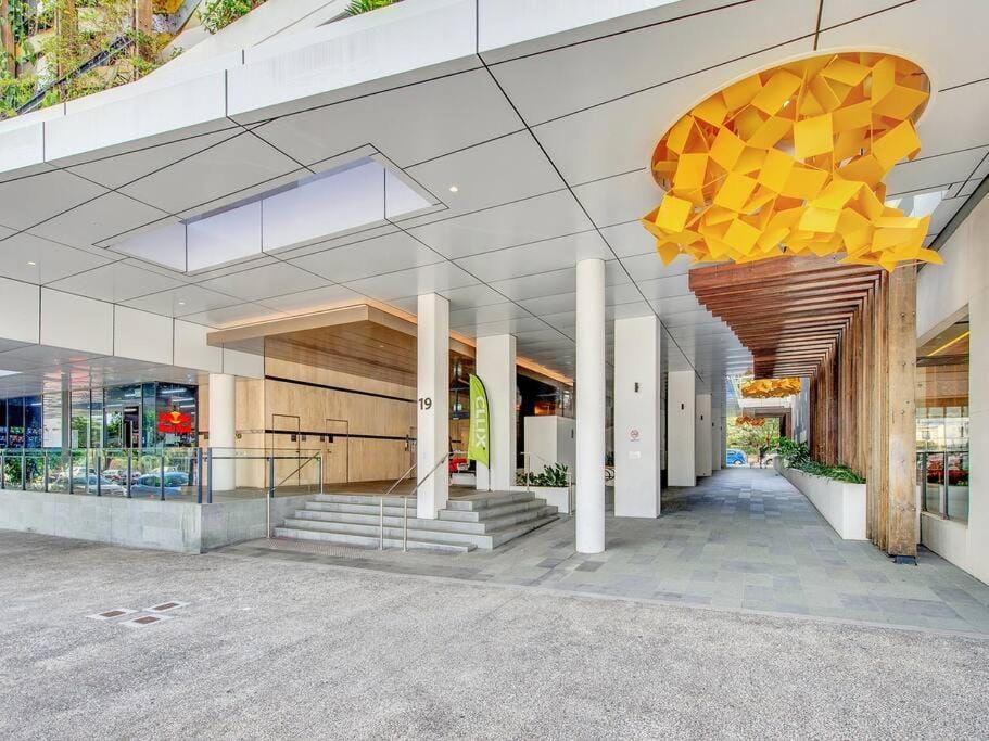 Modern Mountain View Apartment - South Brisbane Apartment in Brisbane City