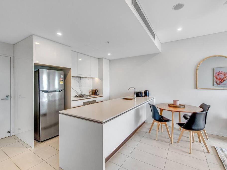 Modern Mountain View Apartment - South Brisbane Apartment in Brisbane City