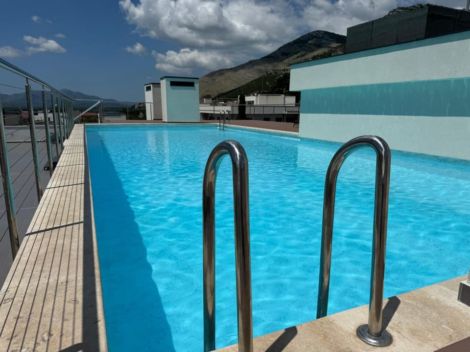 Day, Mountain view, Pool view, Swimming pool