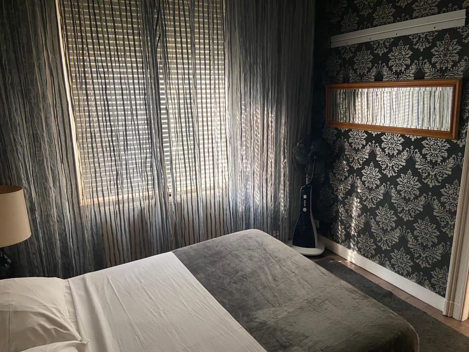 Chambre année 70 Love hotel in Brussels