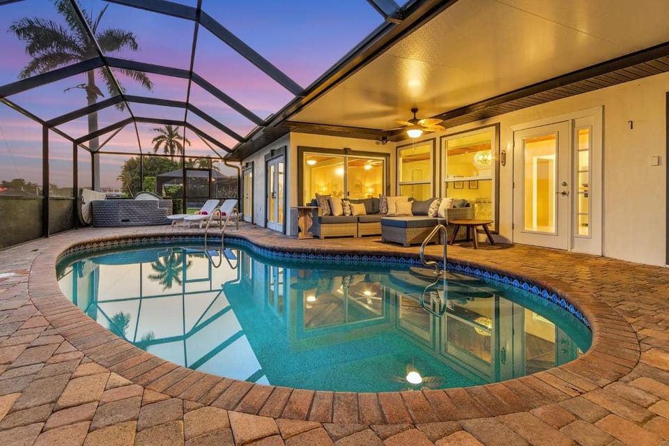 Paradise Found! Direct Gulf Access, Kayaks, Heated Pool, Hot Tub - Sky Palms Villa - Roelens House in Cape Coral
