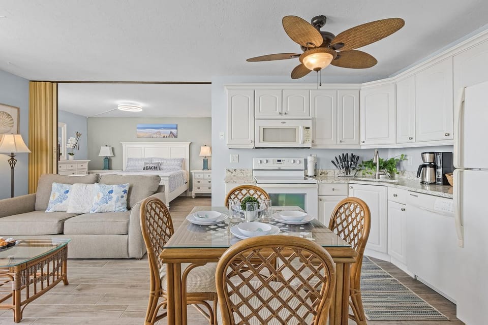 Steps to the Beach, Heated Pool, Tennis, Shuffleboard - Condo Seaside Sanctuary - Roelens Apartment in Estero Island