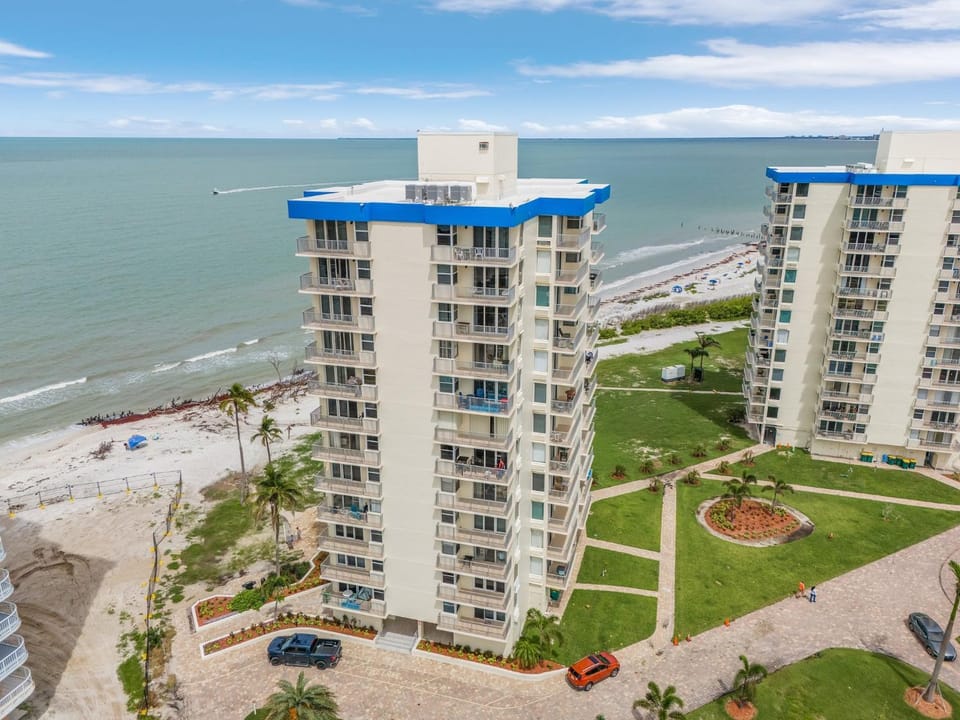 Steps to the Beach, Heated Pool, Tennis, Shuffleboard - Condo Seaside Sanctuary - Roelens Apartment in Estero Island
